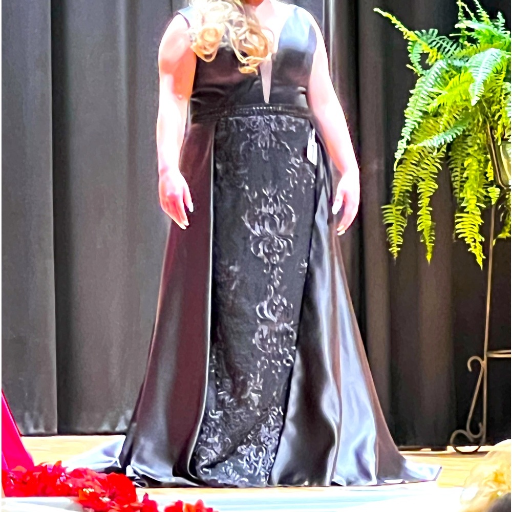 Pageant/Prom dress with detachable train